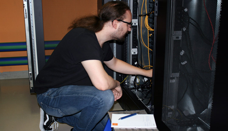 Prüfung der Server im Rechenzentrum Prüfung der Server im Rechenzentrum