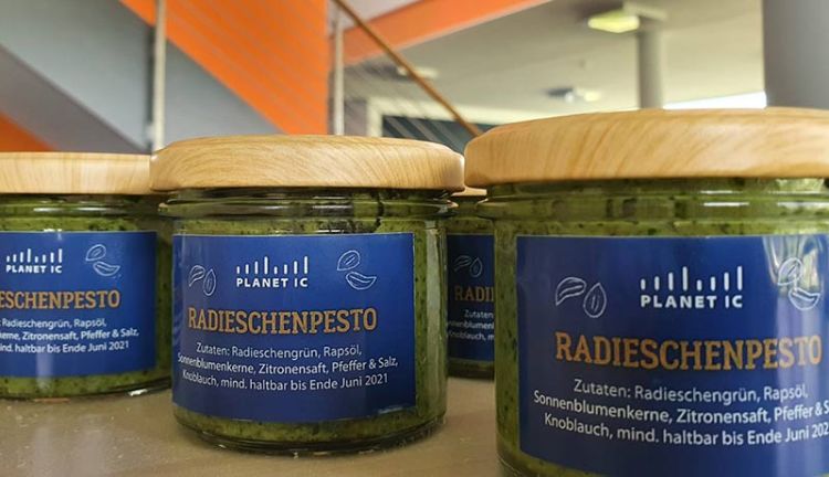 kleine Gläser mit Radieschenpesto von PLANET IC