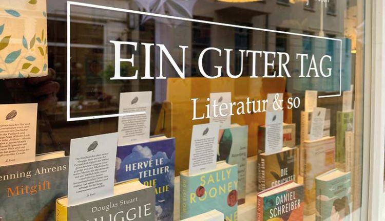 Schaufenster der Buchhandlung Ein guter Tag