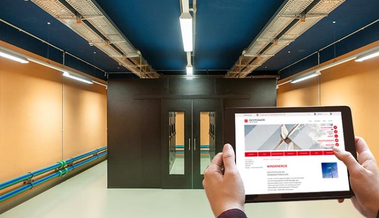 PLANET IC Rechenzentrum PLANET IC Rechenzentrum und Tablet mit der Dichtomatik Webseite im Vordergrund