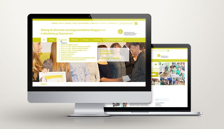 ehrenamtsstiftung-desktop Webseitenansicht der Ehrenamtsstiftung M-V auf PC und Laptom