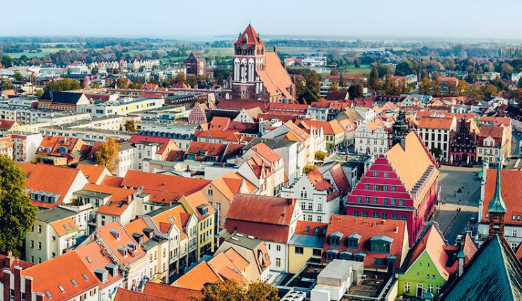Hansestadt Greifswald Luftbild der Hansestadt Greifswald mit Marktplatz und Kirche