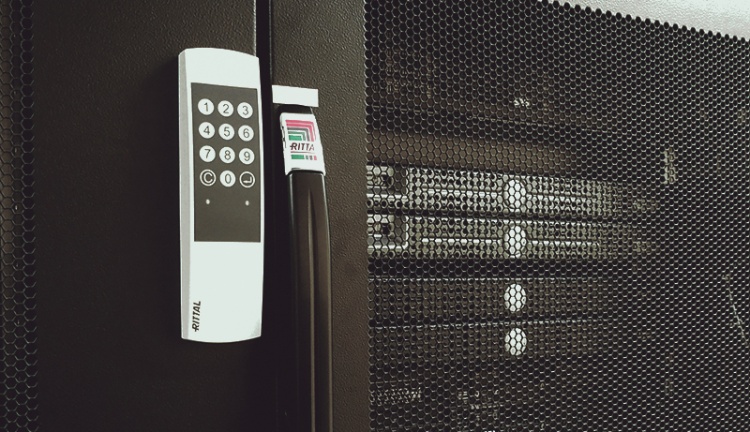 MDK - Backup-Verbindung, mit Server-Technik-Flächen im leistungsstarken Rechenzentrum MDK - Backup-Verbindung, mit Server-Technik-Flächen im leistungsstarken Rechenzentrum