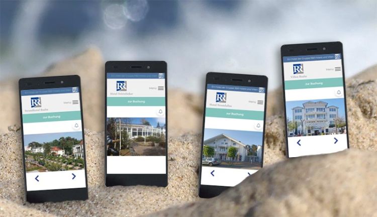 Vier Häuser - eine Marke Vier Smartphones mit Seitenansichten der RR-Hotels