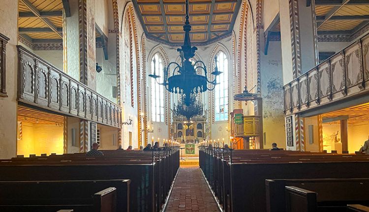 Blick in die Schönberger St. Laurentiuskirche