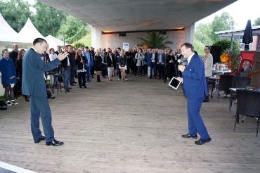 Birger Bösel und Andreas Scher begrüßen die Gäste auf dem Sommerfest 2016