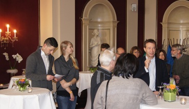 Andreas Scher begrüßt die Gäste Empfang beim PLANET IC Familientag 2015 im Schweriner Schloss