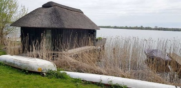 Bootshaus im Schilf am Schaalsee