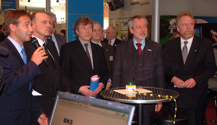 Vertreter des Wirtschaftsministeriums besuchen PLANET IC auf der CeBIT (2003) Vertreter des Wirtschaftsministeriums besuchen PLANET IC auf der CeBIT (2003)