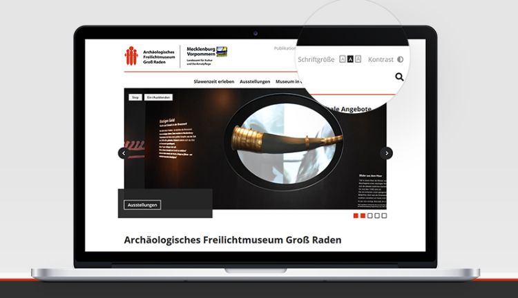 Startseite Website Freilichtmuseum Groß Raden mit Zoom auf Buttons für variable Schriftgrößen und Kontrastversion