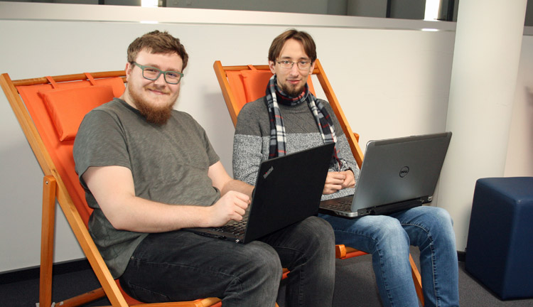 Werkstudenten im Fachgespräch Werkstudenten im Fachgespräch