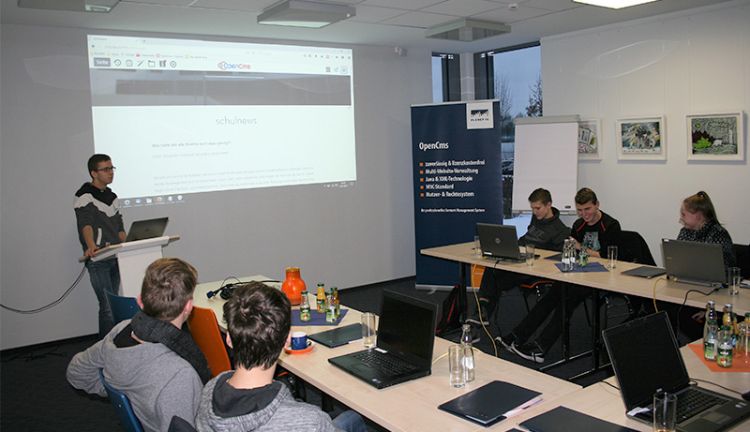 Workshop - Schülergruppe vom Goethegymnasium Workshop - Gruppe von der Seite "Was g(o)eht?" lernt das OpenCms kennen
